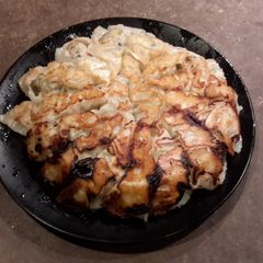 A picture of Potstickers.