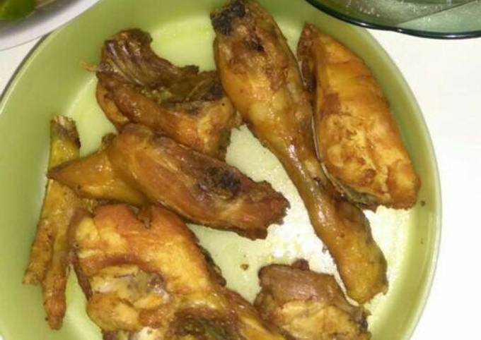 Resep Ayam goreng bumbu kuning oleh Yuliatun Khasanah - Cookpad