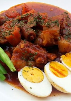 A picture of Pork And Eggs In Wine Stew.