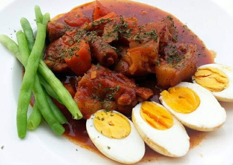 Simple Way to Prepare Homemade Pork And Eggs In Wine Stew