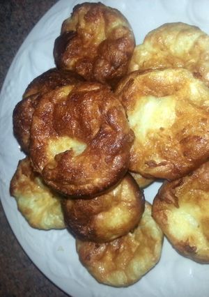 A picture of Yorkshire pudding cups.