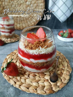 Foto resep Strawberry Cheese Cake in JAR (no bake)