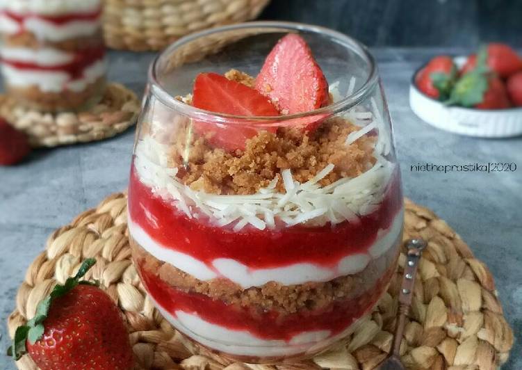 Resep Strawberry Cheese Cake in JAR (no bake) yang Enak Banget