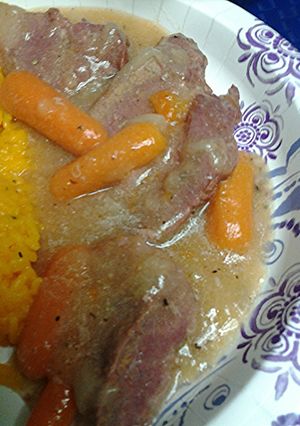 A picture of Cornbeef in carrot and onion gravy.