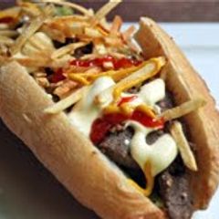 A picture of Venezuelan Pepito Sandwich - Pepito Venezolano.