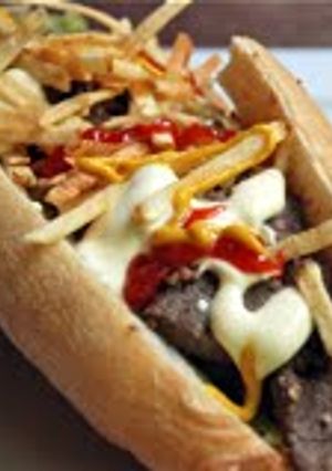 A picture of Venezuelan Pepito Sandwich - Pepito Venezolano.