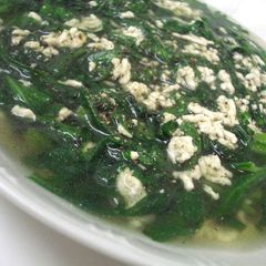 A picture of Vietnamese Style Chrysanthemum Greens and Ground Meat Soup.
