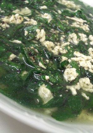 A picture of Vietnamese Style Chrysanthemum Greens and Ground Meat Soup.