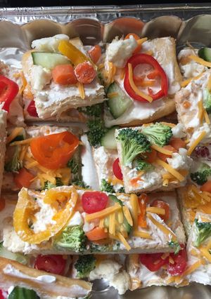 A picture of Fresh Veggie Pizza.