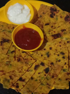 गुजराती थेपला (gujrathi thepla recipe in hindi) रेसिपी मुख्य फोटो