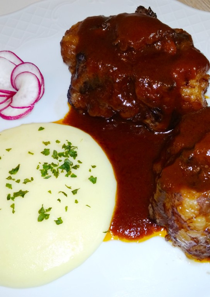 Una foto de Rabo de buey al Pedro Ximénez con puré de patatas