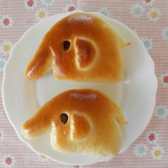 A picture of Elephant-Shaped Ham and Cheese Rolls.