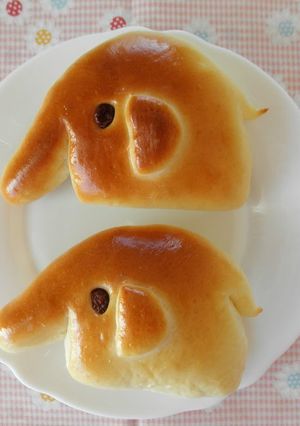 A picture of Elephant-Shaped Ham and Cheese Rolls.
