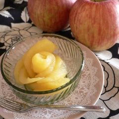 A picture of Apple Compote In the Microwave.