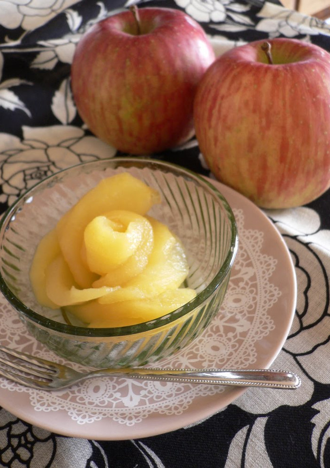 A picture of Apple Compote In the Microwave.
