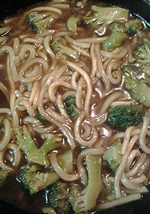 A picture of Udon and broccoli.