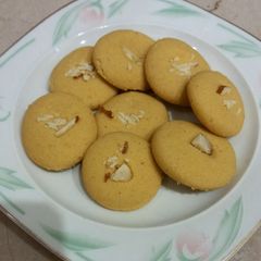 A picture of 3 ingredients Besan naan khatai.