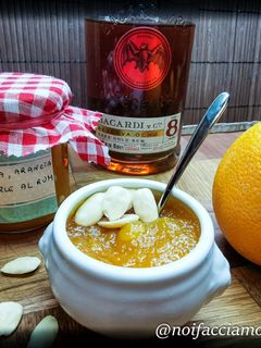 Foto di Marmellata di Zucca, Arance e Mandorle aromatizzata al Rum
