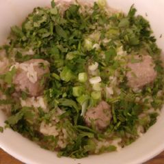 A picture of Khao Tom Moo (pork meatballs in broth with rice).