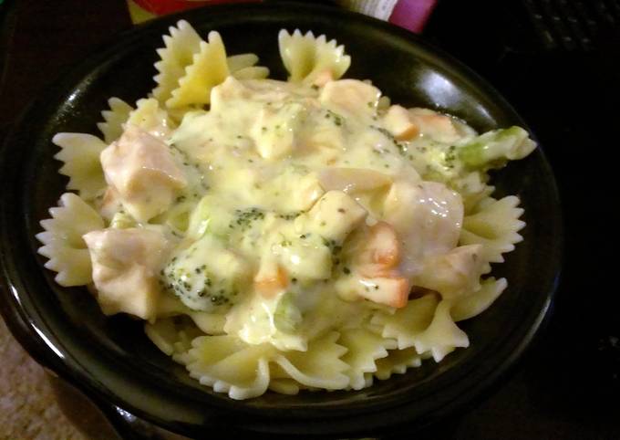 Simple Way to Make Any-night-of-the-week veggie Alfredo bowtie festival