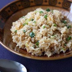 A picture of Spicy Stir-Fried Rice Packed With Leeks and Sesame Seeds.