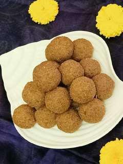 मेथी, डिंक गुळाचे पौष्टिक लाडू (methi dink gudache ladoo recipe in marathi) रेसिपी चे मुख्य फोटो