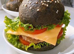 Hình của món Hamburger thịt bò teriyaki.