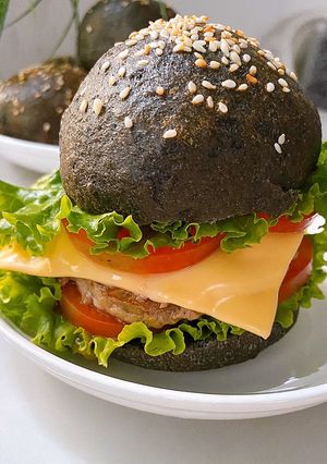 Hình của món Hamburger thịt bò teriyaki.