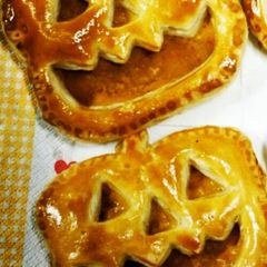 A picture of Halloween Kabocha Squash Pie.