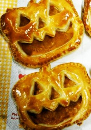A picture of Halloween Kabocha Squash Pie.