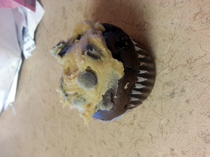 Easy Way Make caramel chocolate cupcakes with cookie dough frosting the Can Spoil the Tongue Delicious
