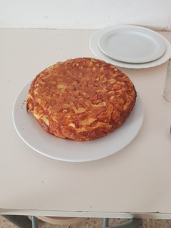 Una foto de Tortilla con chorizo y aceituna