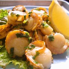 A picture of Baby Scallops with Green Onions and a Salty, Lemon Sauce.