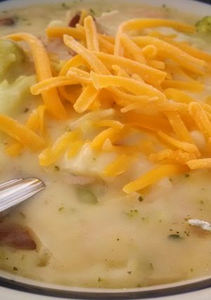A picture of Cheesy broccoli and ham soup.