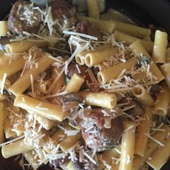 A picture of Creamy Mushroom Pasta With Onions And Spinach.