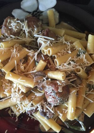 A picture of Creamy Mushroom Pasta With Onions And Spinach.