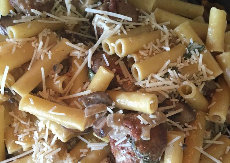 Simple Way to Make Perfect Creamy Mushroom Pasta With Onions And Spinach