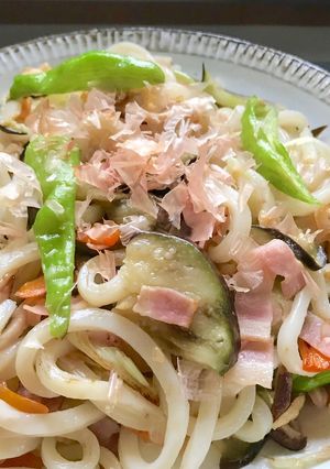 A picture of Quick and Easy Summer Vegetable Yaki Udon with Shirodashi.