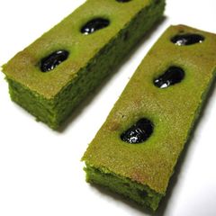 A picture of Matcha Cake Sticks.