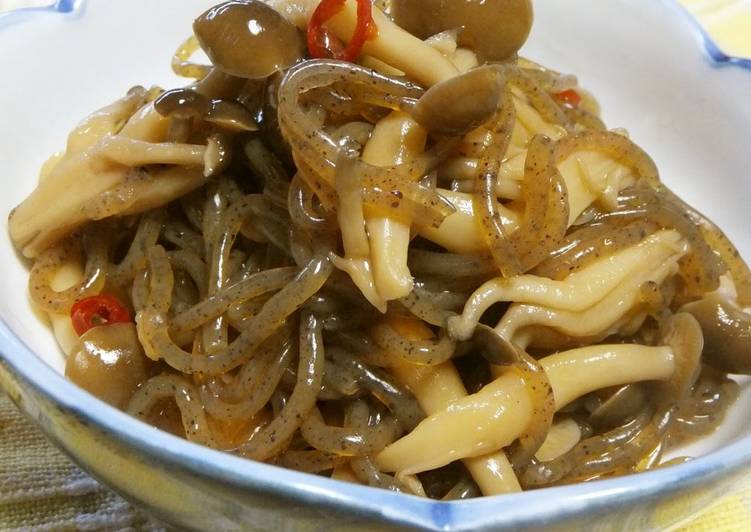 Recipe of Favorite Spicy Simmered Shirataki Noodles and Shimeji Mushrooms