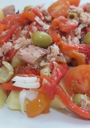 Foto principal de Ensalada de patatas con pimientos asados