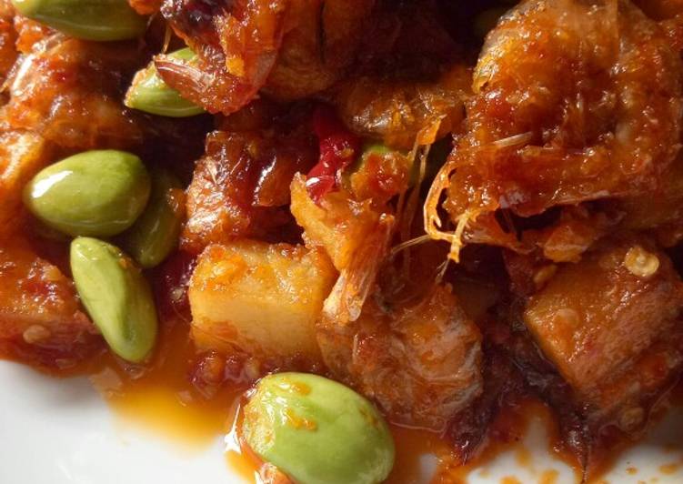 Bagaimana Membuat Balado Kentang Udang Peteuy, Enak Banget