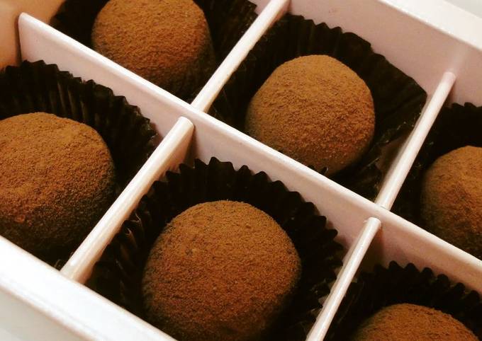 Easy Chocolate Truffles for Valentine's Day