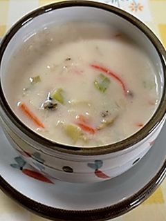 A picture of Cream stew with canned clam and dried vegetables.