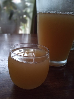 Una foto de Jugo de manzanas cocidas