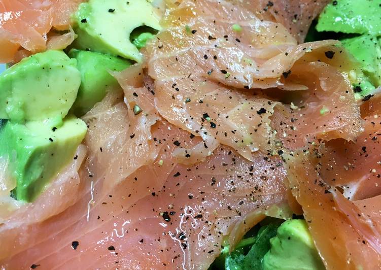 Steps to Make Perfect Keto Friendly Green salad with Smoked Salmon