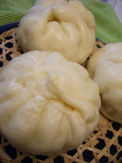 A picture of Juicy Nikuman (Steamed Pork Buns) in a Bread Maker.