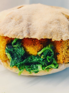 Foto di Panino con cime di rapa e tofu croccante al limone