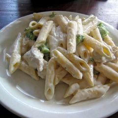 A picture of Toni's Chicken Broccoli & Penne Alfredo.