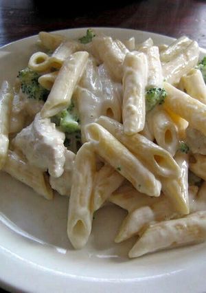 A picture of Toni's Chicken Broccoli & Penne Alfredo.